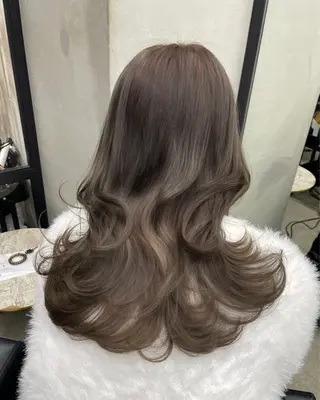 ロング カラー 新宿/韓国ヘア/ 髪質改善ストレートのヘアスタイル