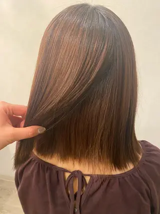 ミディアム 岡田 真弥のヘアスタイル