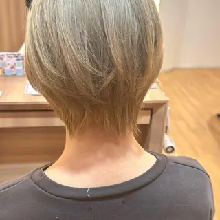 ショート カラー 湯浅 了一のヘアスタイル