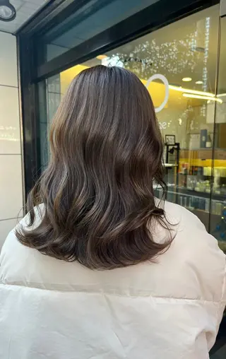 セミロング カラー BUCKS【天王寺】 バックス【駅30秒】のヘアスタイル