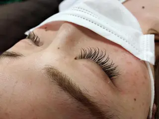 マツエク・マツパ 🩵盛れる韓国ヘア 🩵うるつやカラーのヘアスタイル