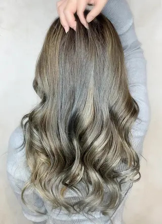 ロング 🤍デザインカラー 特化🤍HIROのヘアスタイル