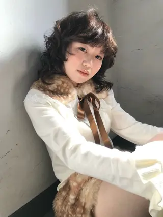 カラー rinka／暖色 ブリーチのヘアスタイル