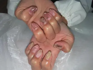 ネイル R'well所属・はばすみれ🎀ﾈｲﾙ 光ﾌｪｲｼｬﾙ ﾍｱのネイルデザイン