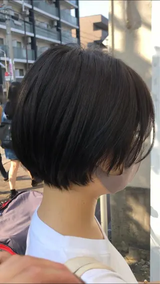 ショート カラー 本山　くせ毛のカット 尾島光季のヘアスタイル