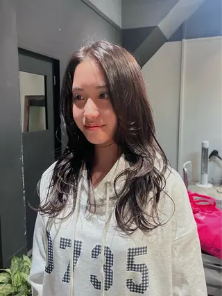 ロング anri/梅田/ 透明感カラーのヘアスタイル