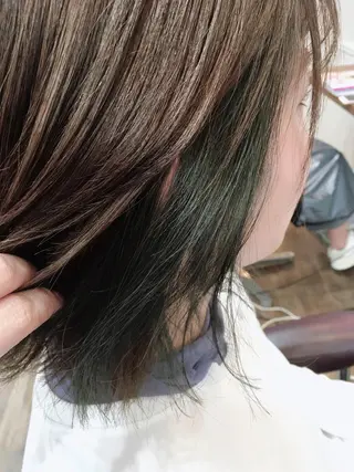 カラー 塩崎 明菜のヘアスタイル