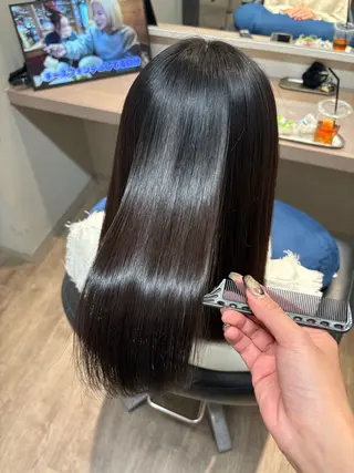 ミディアム Hirona 縮毛矯正/髪質改善のヘアスタイル