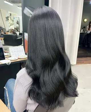 ロング カラー ✨️赤み消しカラー/ ミルクティーベージュのヘアスタイル