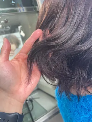 ミディアム カラー アートディレクター 尾内 友美のヘアスタイル