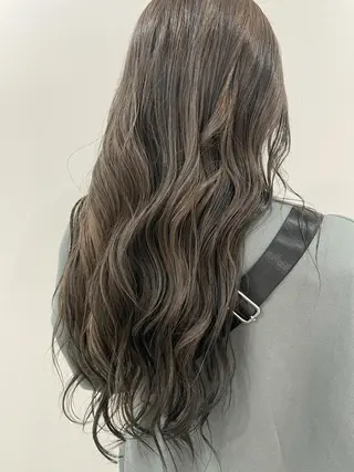 ロング カラー akane .のヘアスタイル