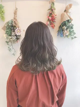 ミディアム カラー 西 めぐみのヘアスタイル