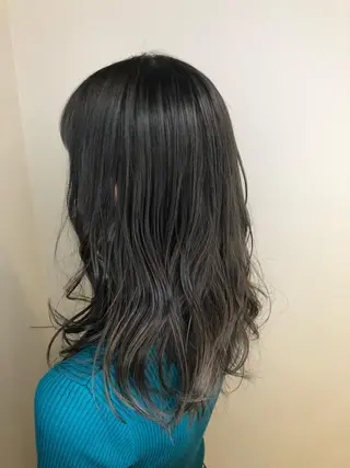 ロング カラー ウルフカット／吉村 桃子のヘアスタイル