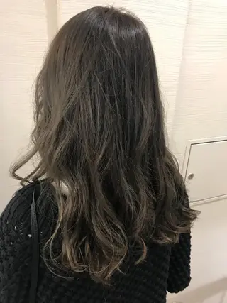 ロング カラー 磧本 祐里恵のヘアスタイル