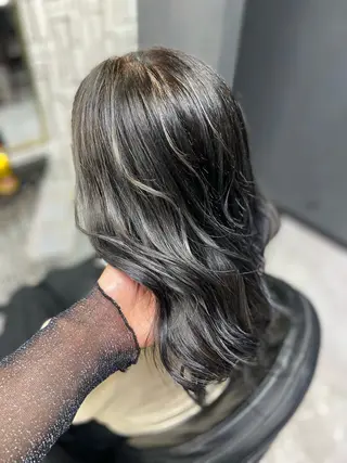 ロング 瀧下 唯のヘアスタイル