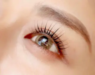 マツエク・マツパ NERU  lash&brow所属・鈴木 音瑠のマツエク・マツパデザイン