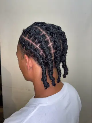 ヘアアレンジ Love'Lock所属・コーンロウ／ドレッド 浅賀晟弥のヘアスタイル