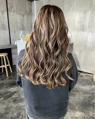 カラー olume(オルメ)所属・山田隆成/韓国カット バレ、ハイライト得意のヘアスタイル