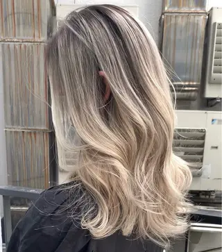 ロング 🫧ハイライトカラー 🫧 𝓜𝓘𝓤のヘアスタイル