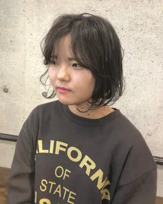ショート カラー 江原 彩華のヘアスタイル