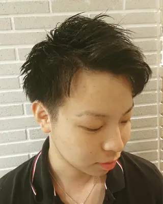 メンズ パーマ ブリーチ/ヘアケア/ 艶髪/イギチハルのヘアスタイル