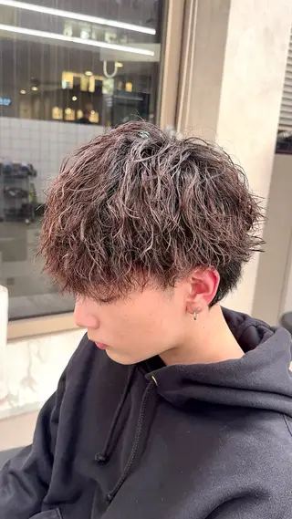 ショート パーマ ヘアアレンジ メンズ 艶カラー の達人のヘアスタイル