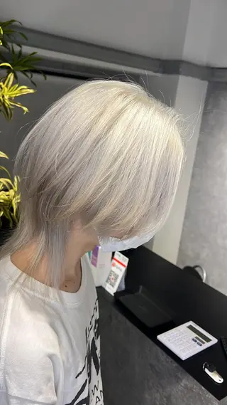 ショート カラー mimiiy梅田 中崎町ハイトーンのヘアスタイル