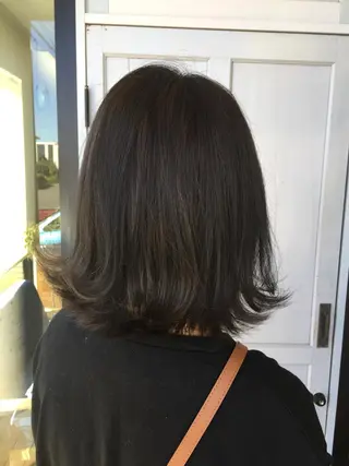 ミディアム カラー ツキダテ ユイのヘアスタイル