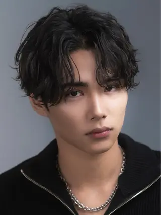 ミディアム パーマ メンズ 服部 晴也のヘアスタイル