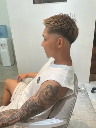 ショート 志賀 龍のヘアスタイル