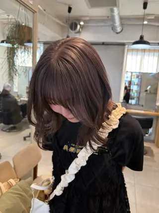 ミディアム カラー ミルクティー× グレージュMOMOのヘアスタイル