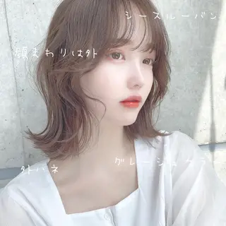 ミディアム カラー レイヤーカット 透明感カラーのヘアスタイル