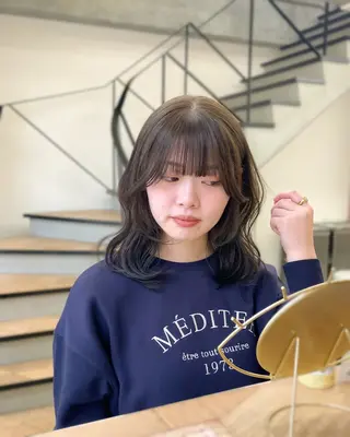 ミディアム カラー MEGULI所属・新田 琴美/ 透明感/レイヤーのヘアスタイル