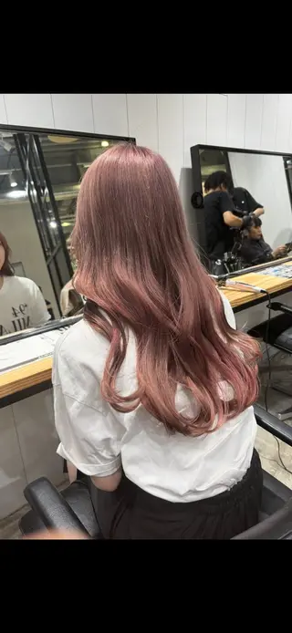 ロング ブリーチ/ハイトーン /大人バレイヤージュのヘアスタイル