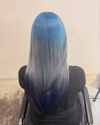 セミロング カラー HIKARI🐈⬛ レイヤー×デザインのヘアスタイル