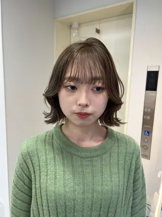 ミディアム maya レイヤーカットのヘアスタイル