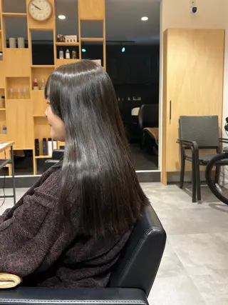 ロング 滑川 吏音のヘアスタイル