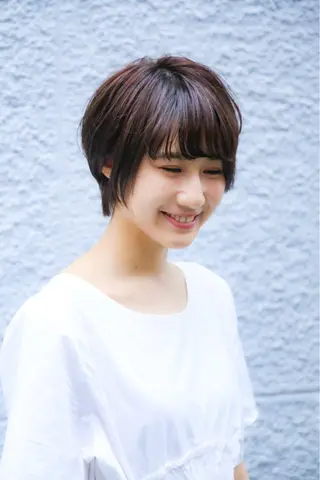 ショート オーストヘアージジ所属・TAI透明カラー 柔らかい縮毛矯正のヘアスタイル