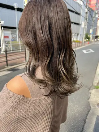 セミロング ，comma momoka🪄のヘアスタイル