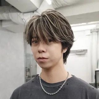 カラー メンズ メンズハイライト ／メンズミルクティーのヘアスタイル