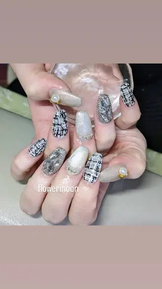 ネイル フラワー ムーンのネイルデザイン