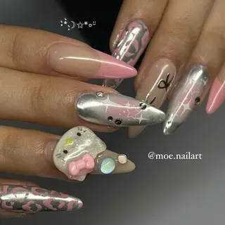 ネイル ⁸ᵃᵖᵖʸ🐝⋆゜ MöEのネイルデザイン