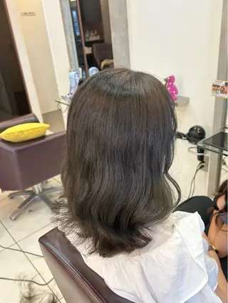 ミディアム カラー トップスタイリスト 林すずかのヘアスタイル