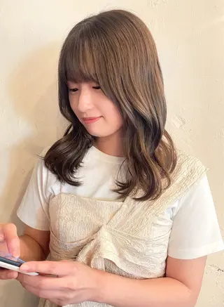 ミディアム カラー 韓国ナチュラル・ ベージュ/落合夏希のヘアスタイル
