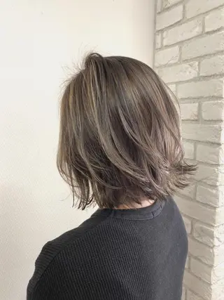 ミディアム 山本 茉希のヘアスタイル