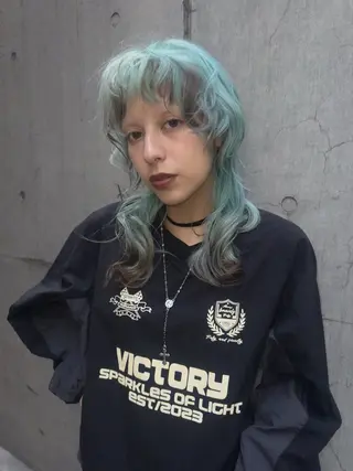 セミロング カラー ヘアアレンジ minto/ 似合わせ/ハイトーンのヘアスタイル