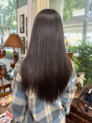 ロング モモカ/ハイトーン /バレイヤージュのヘアスタイル