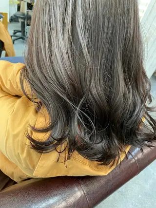 ミディアム カラー 鈴木 咲輝のヘアスタイル