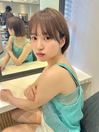 ショート カラー かえ🩶韓国ボブ🎀 透明感カラー🥣のヘアスタイル