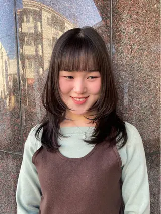 セミロング イルミナカラー/レイ ヤーカット/三好春奈のヘアスタイル